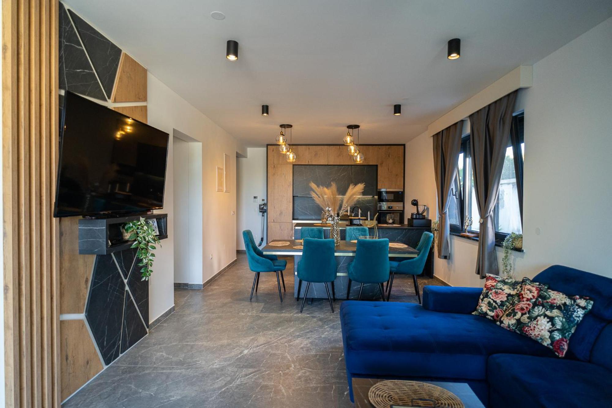 La Vista Azure By Belmont Realty *